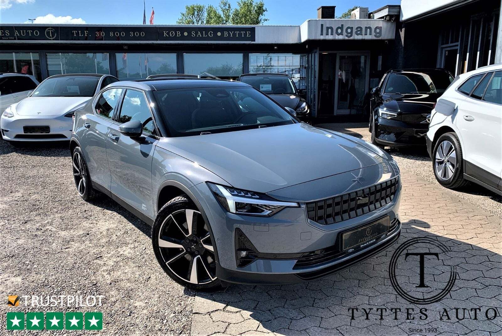 Blå Polestar 2 fra 2021 set udefra