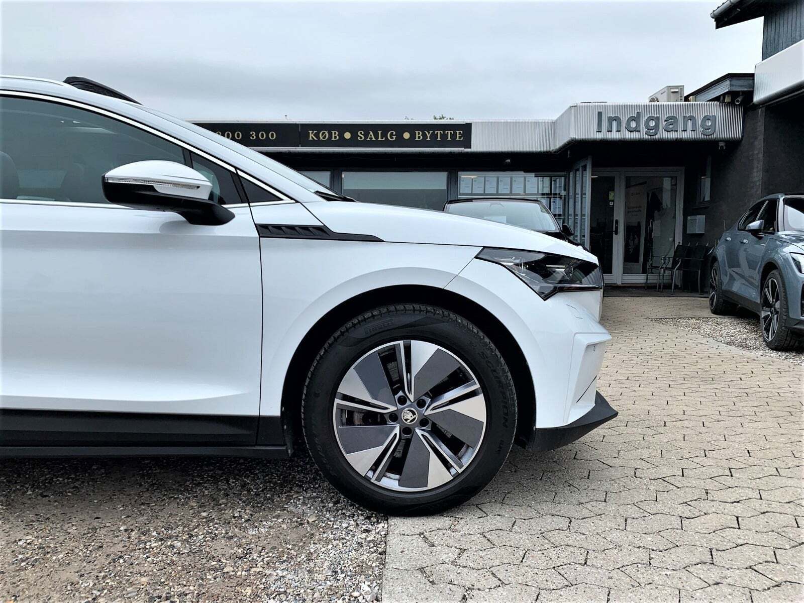 Hvid Skoda Enyaq fra 2021