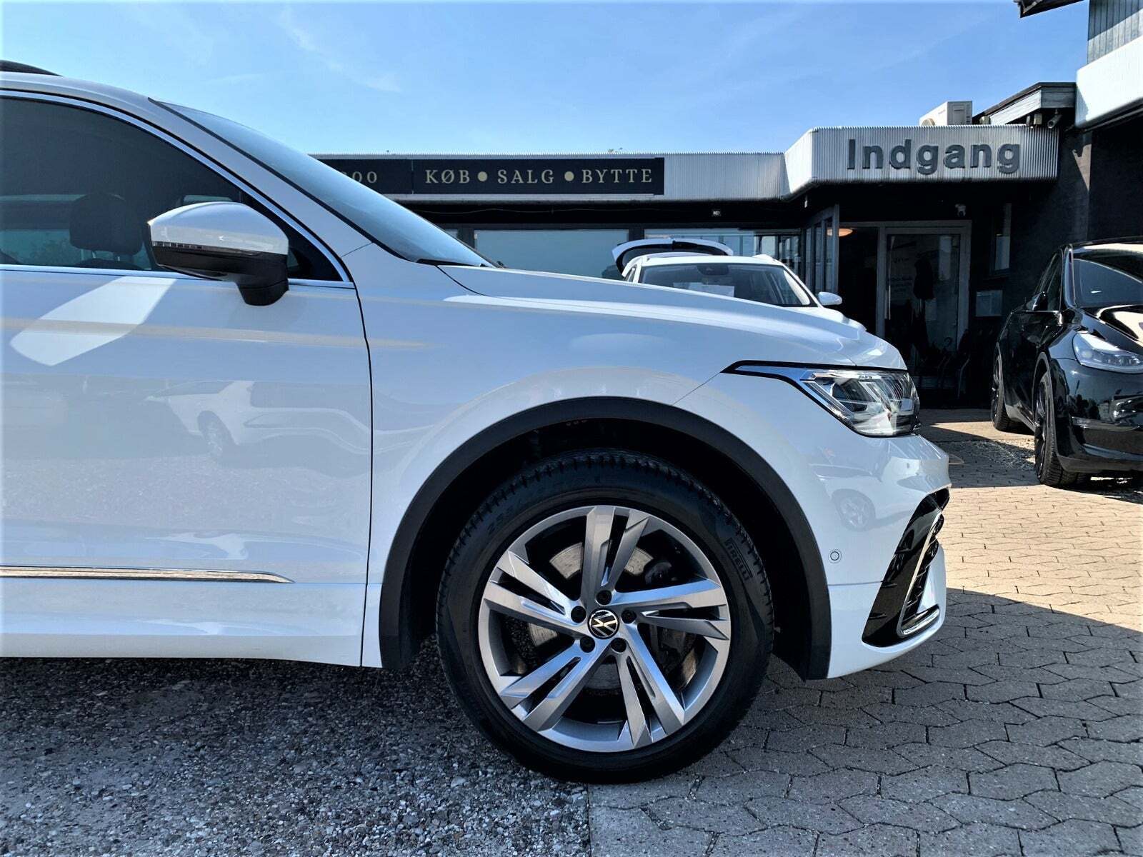 Hvid VW Tiguan fra 2022