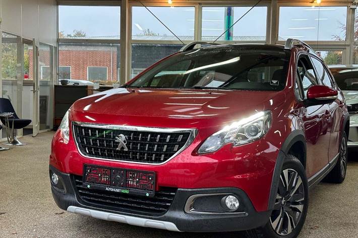 Rød Peugeot 2008 fra 2019 set udefra