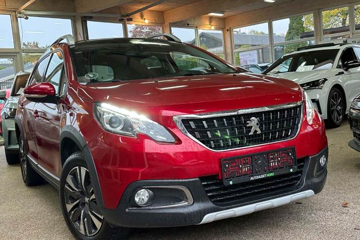 Rød Peugeot 2008 fra 2019