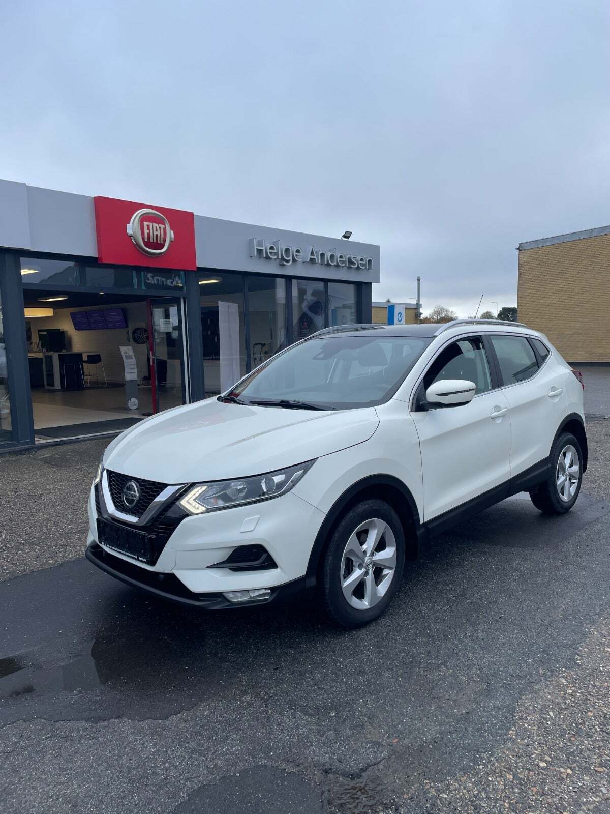 Hvid Nissan Qashqai fra 2021