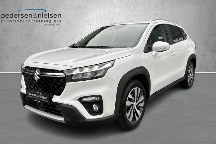 Hvid Suzuki S-Cross fra 2022 set udefra