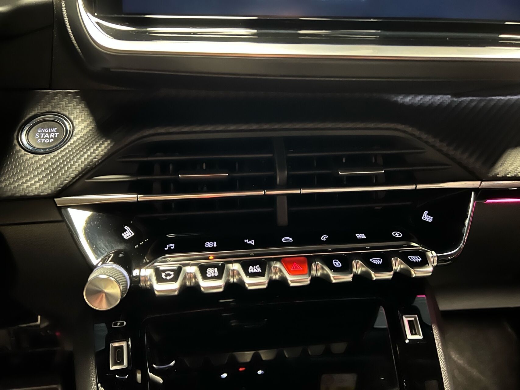 Grå Peugeot e-2008 fra 2022