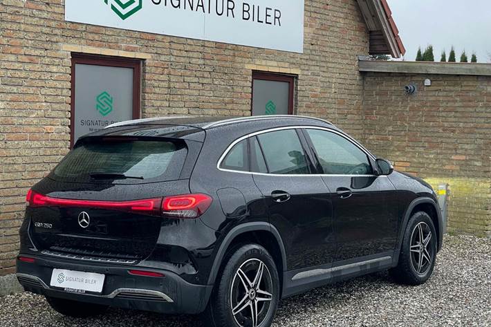 Sort Mercedes EQA250 fra 2023