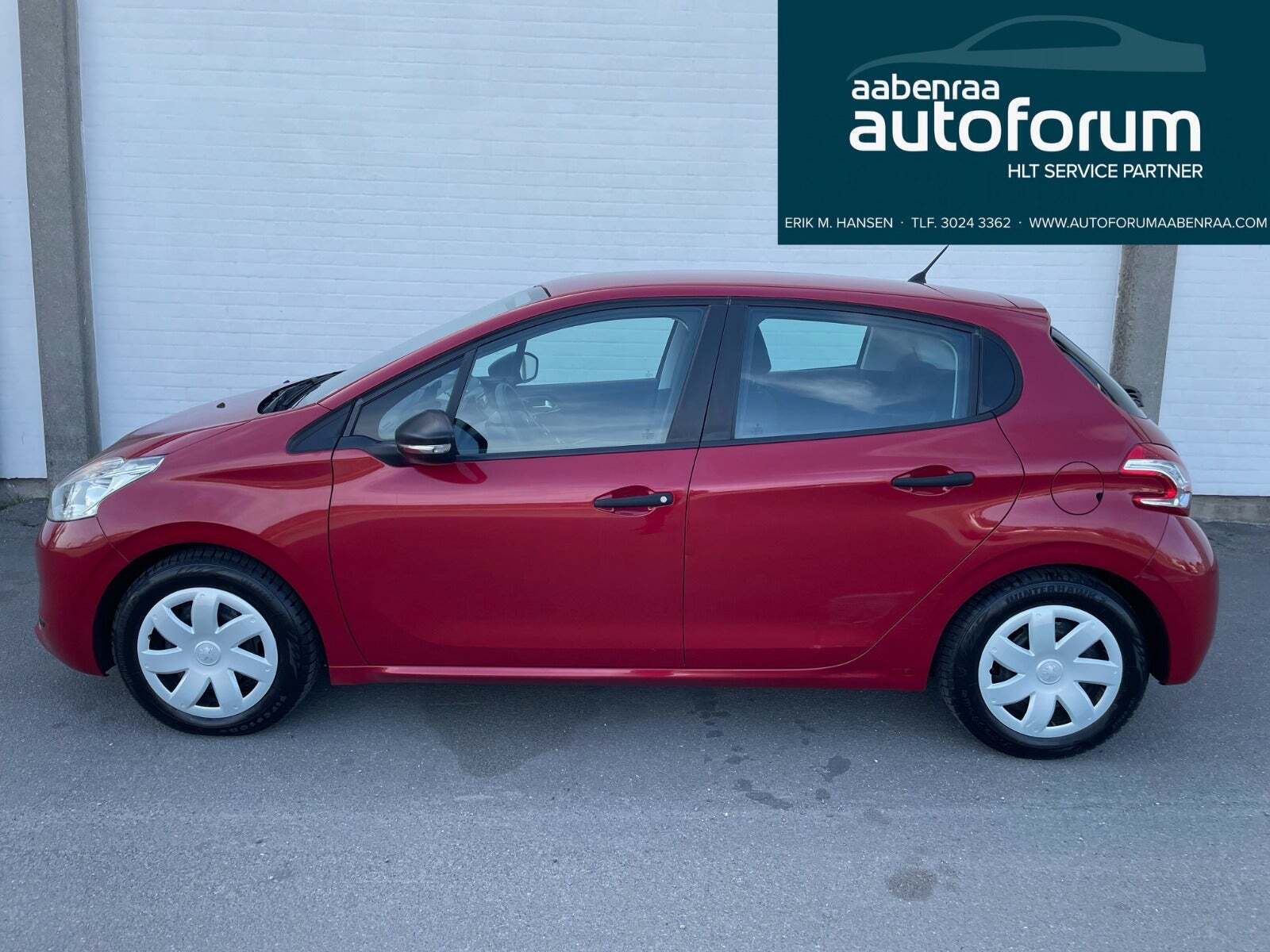 Rød Peugeot 208 fra 2014