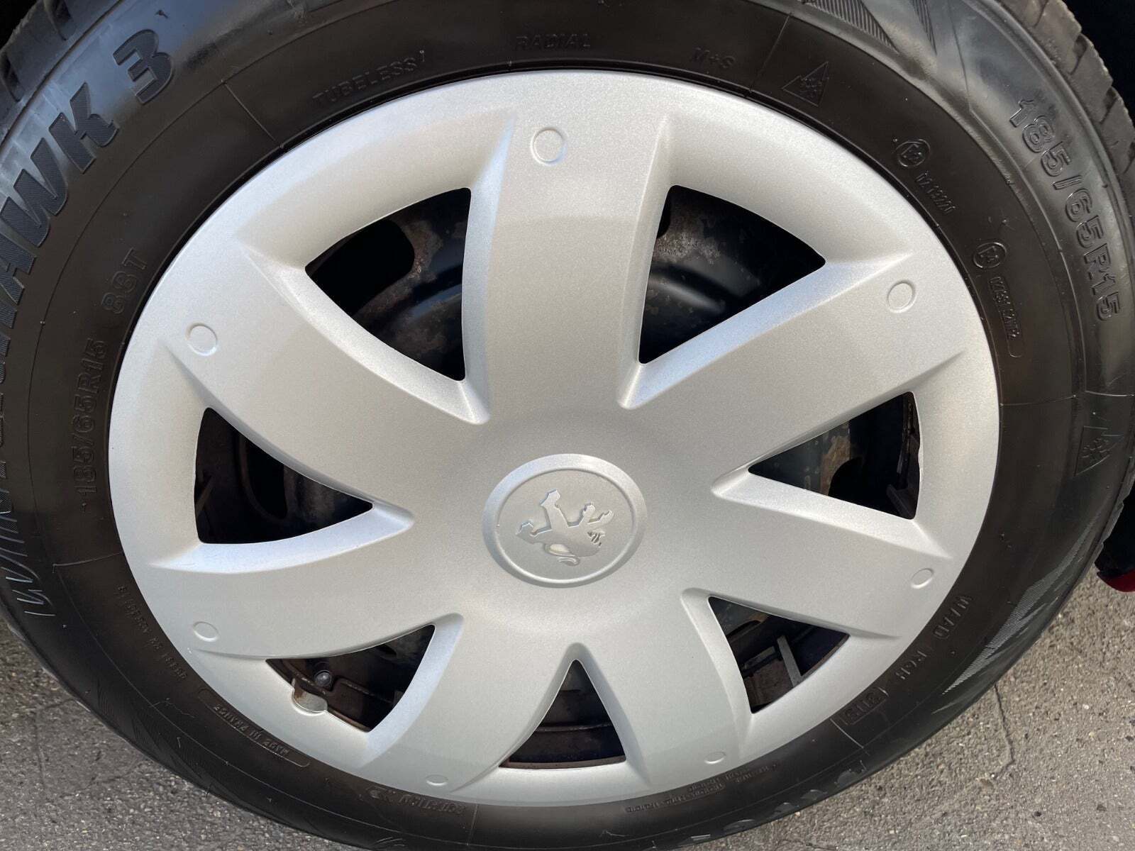 Rød Peugeot 208 fra 2014