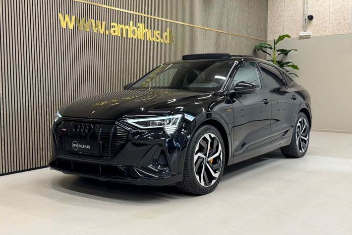 Grøn Audi e-tron fra 2022 set udefra