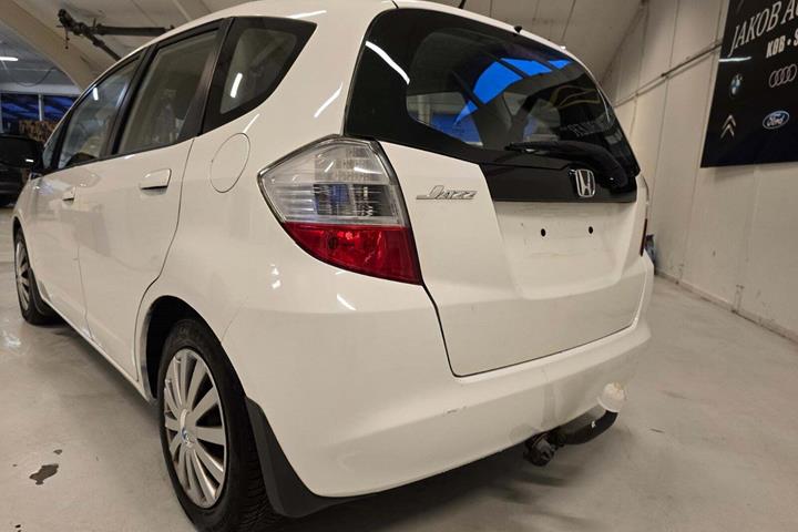 Hvid Honda Jazz fra 2008