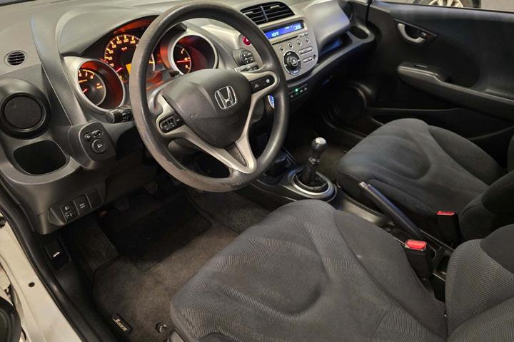 Hvid Honda Jazz fra 2008