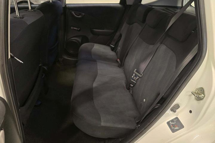 Hvid Honda Jazz fra 2008