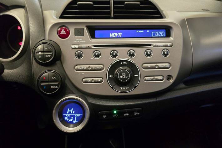 Hvid Honda Jazz fra 2008