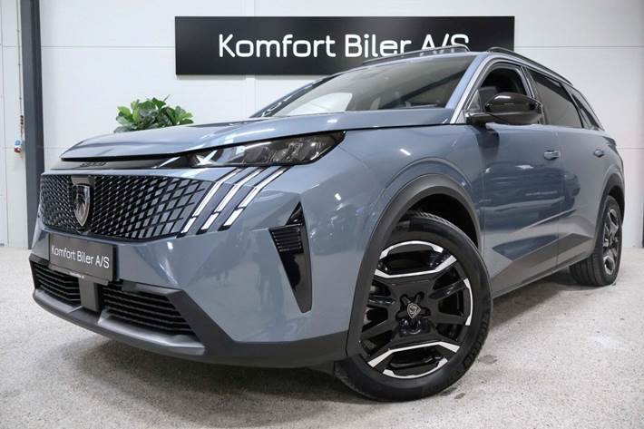 Blå Peugeot e-5008 fra 2024