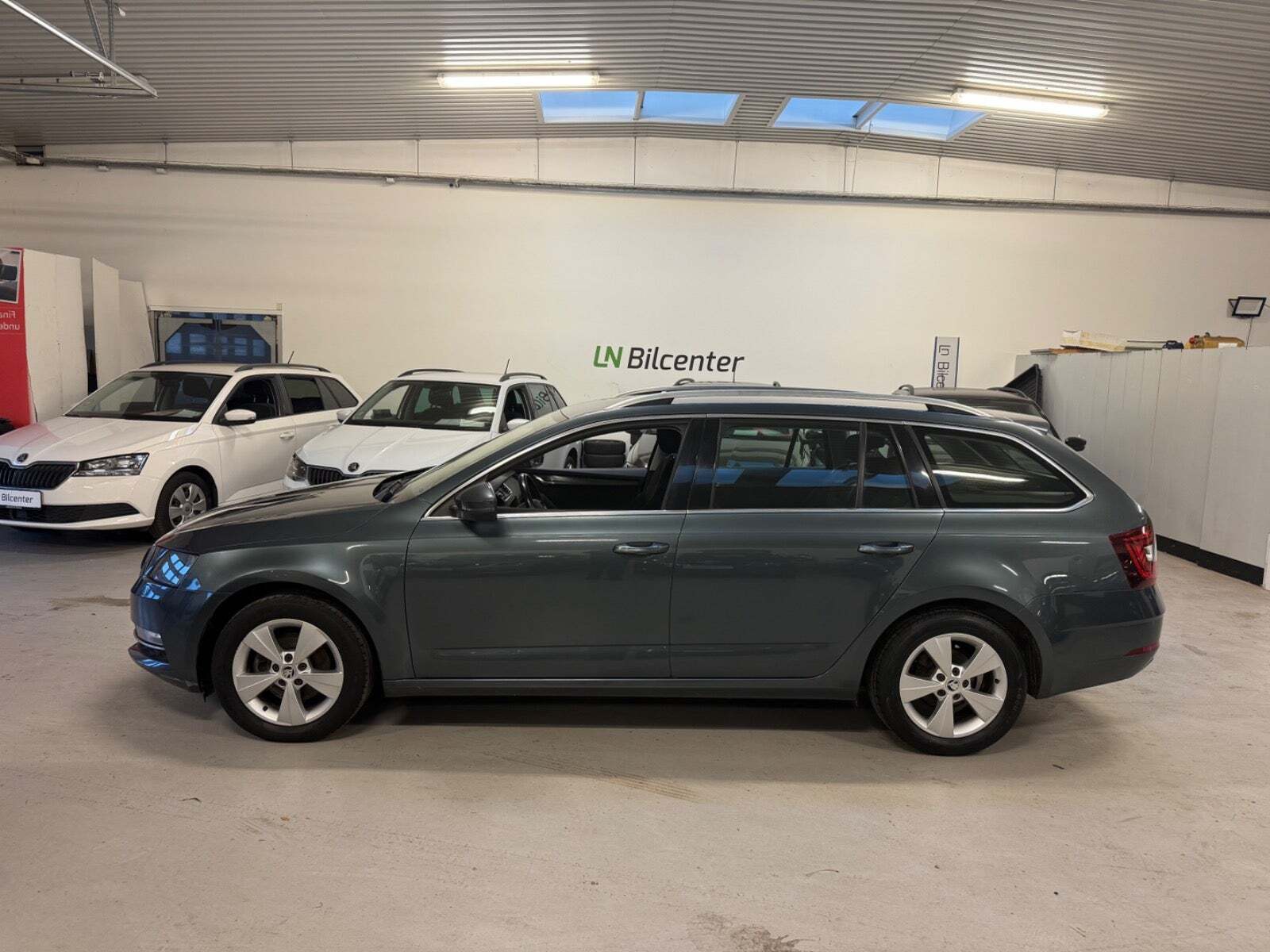 Grå Skoda Octavia fra 2018