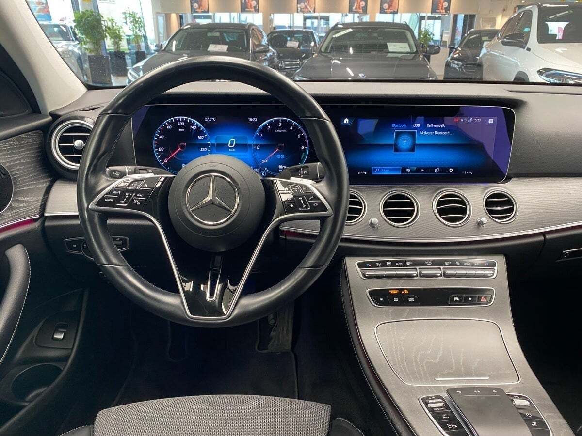 Grøn Mercedes E300 de fra 2022