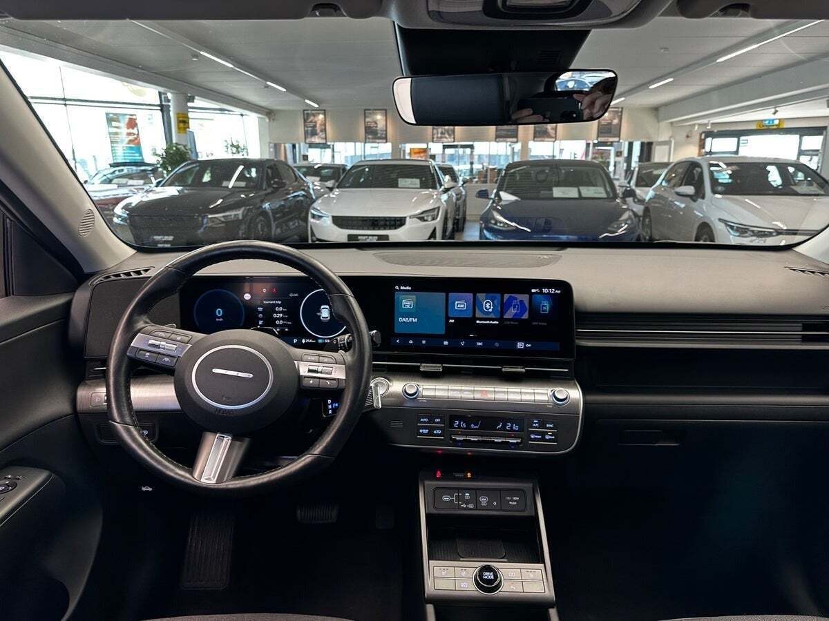 Grå Hyundai Kona fra 2024