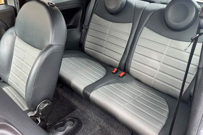 Grå Fiat 500 fra 2011