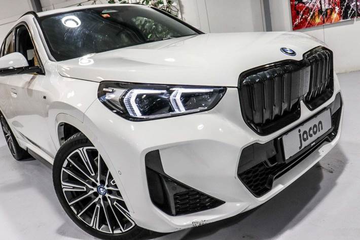 Hvid BMW iX1 fra 2023