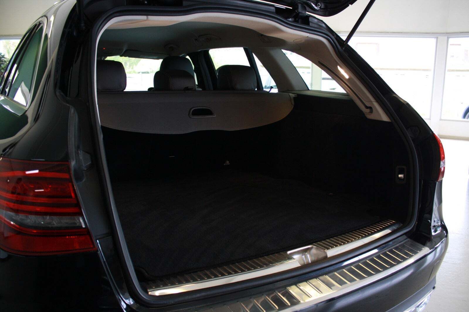 Sort Mercedes C200 fra 2018