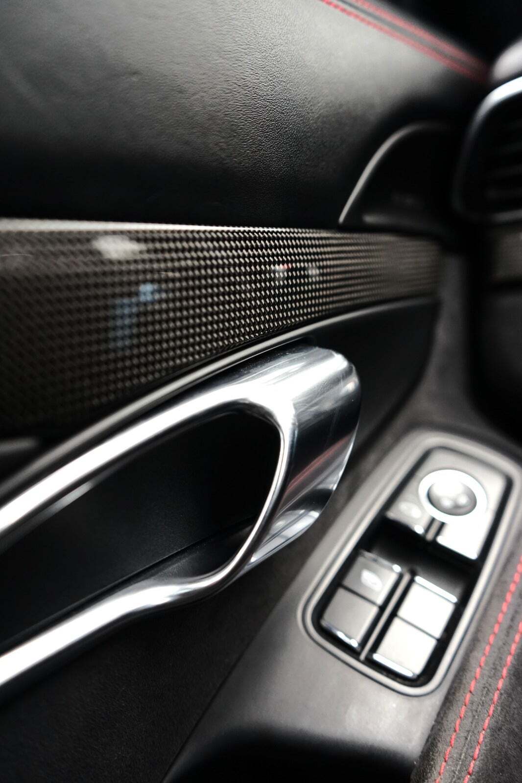 Sort Porsche 911 Carrera 4 GTS fra 2017