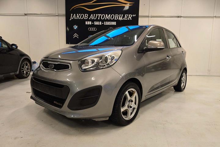 Grå Kia Picanto fra 2012 set udefra