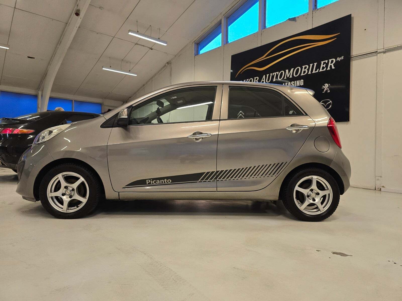 Grå Kia Picanto fra 2012