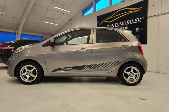 Grå Kia Picanto fra 2012