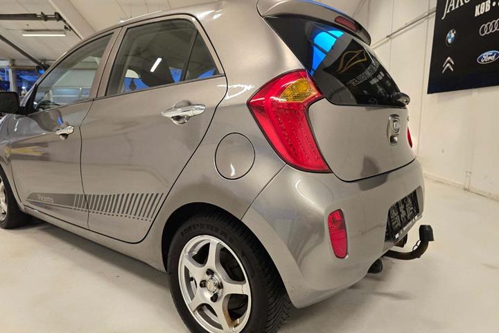 Grå Kia Picanto fra 2012