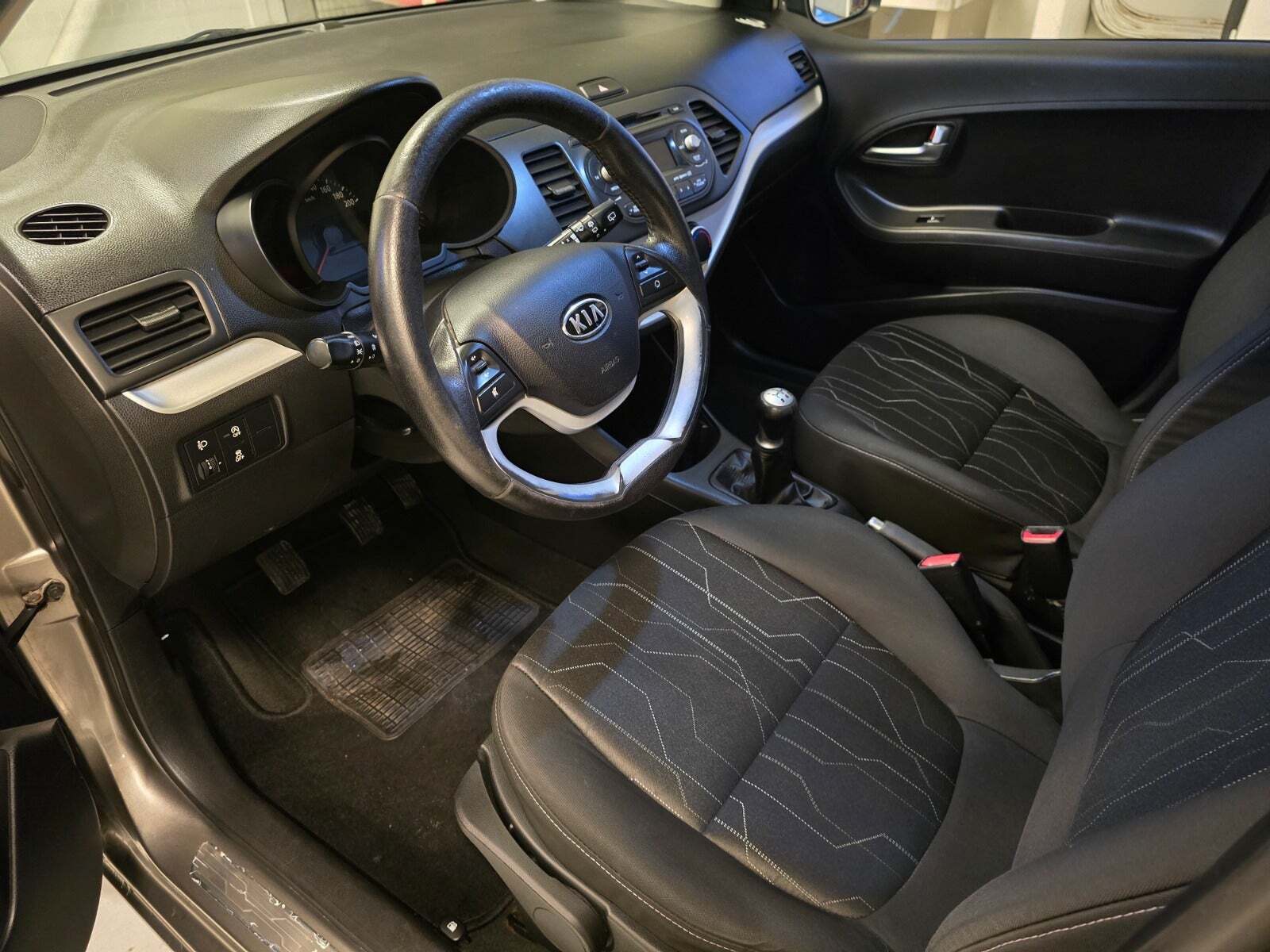 Grå Kia Picanto fra 2012