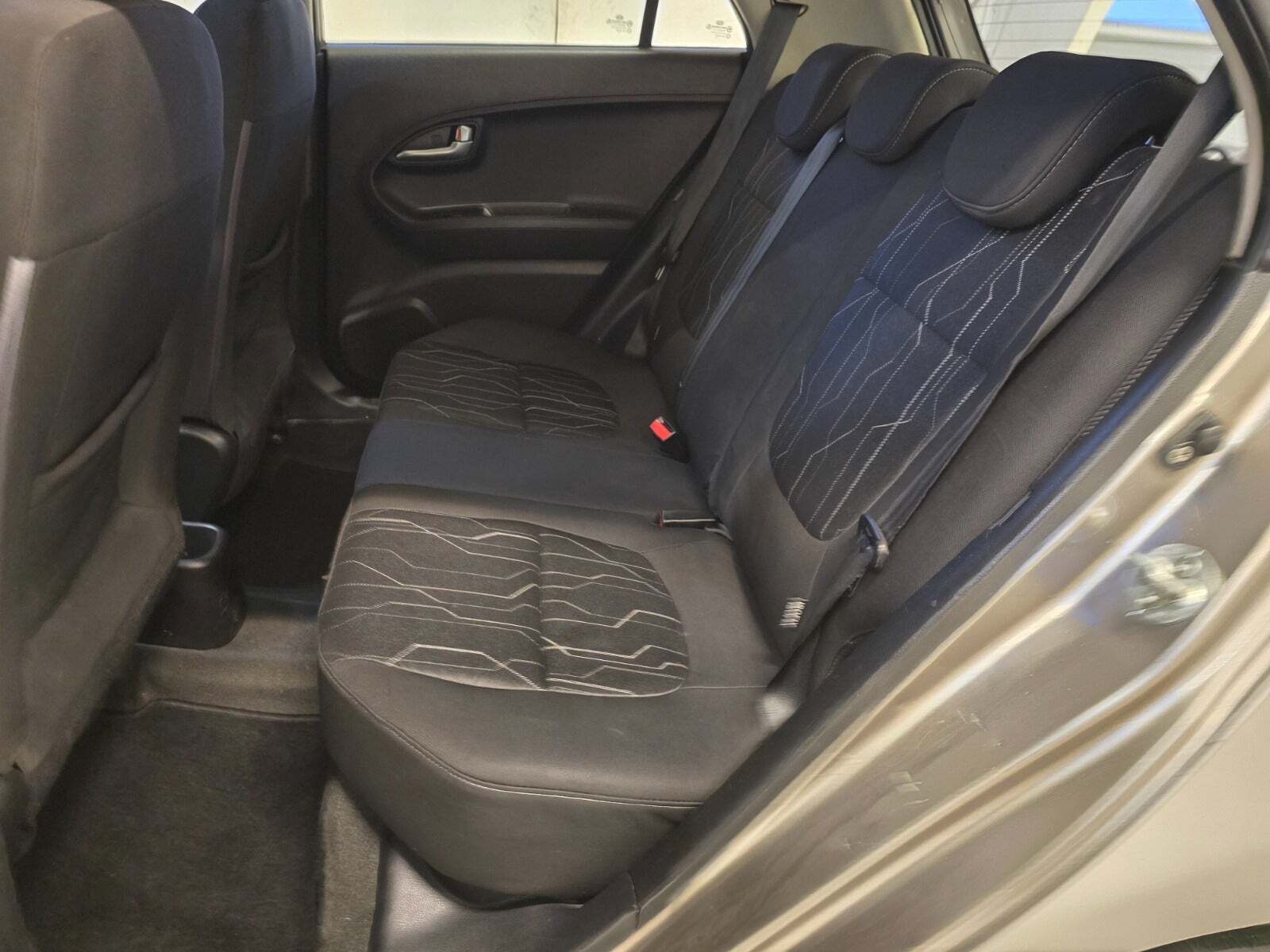 Grå Kia Picanto fra 2012