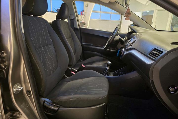 Grå Kia Picanto fra 2012