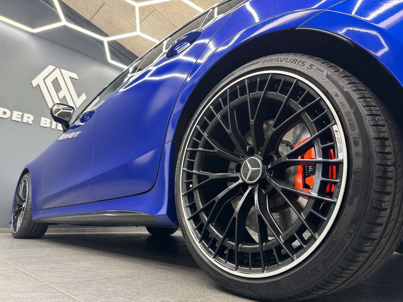 Orange Mercedes CLS450 fra 2018