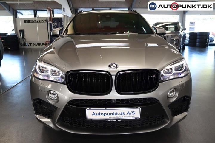 Grå BMW X6 fra 2016 set udefra
