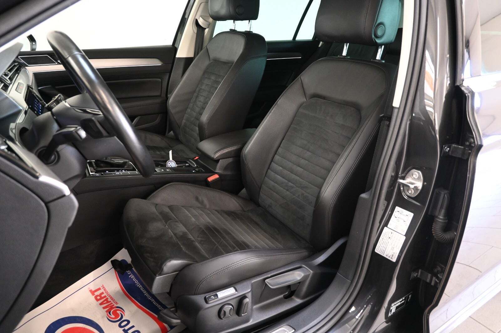 Grå VW Passat fra 2018