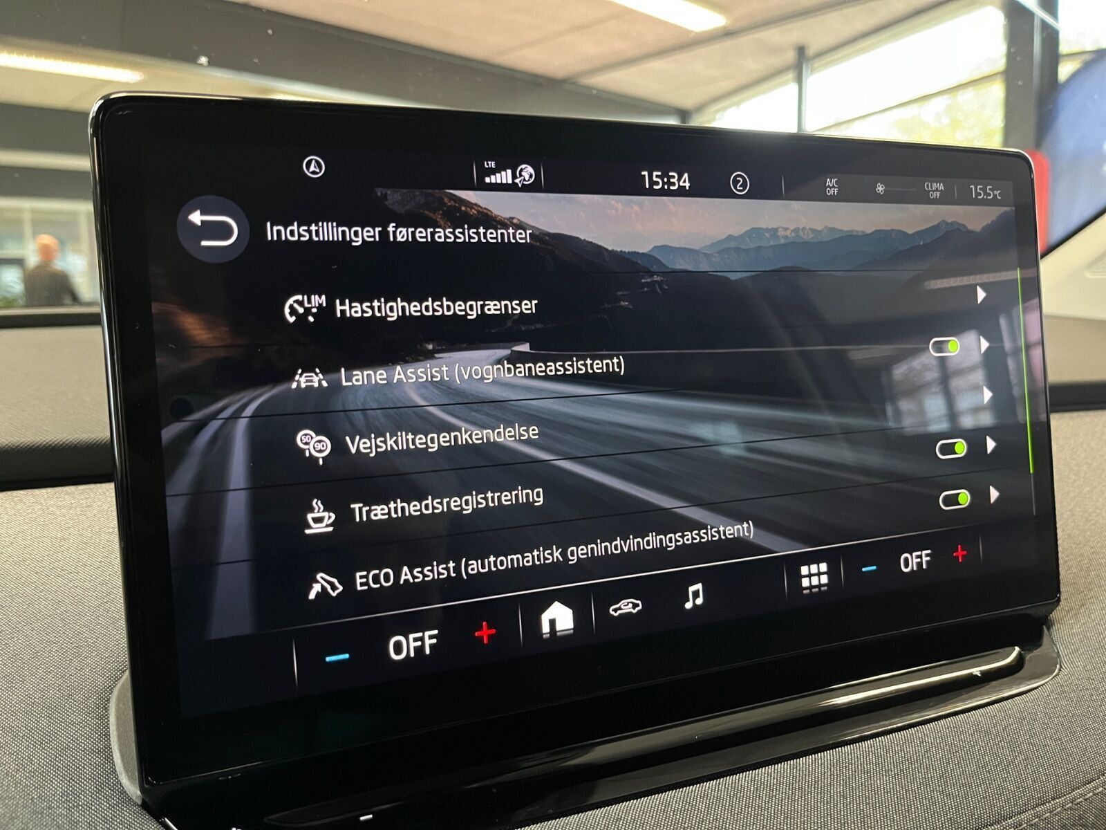 Hvid Skoda Enyaq fra 2022