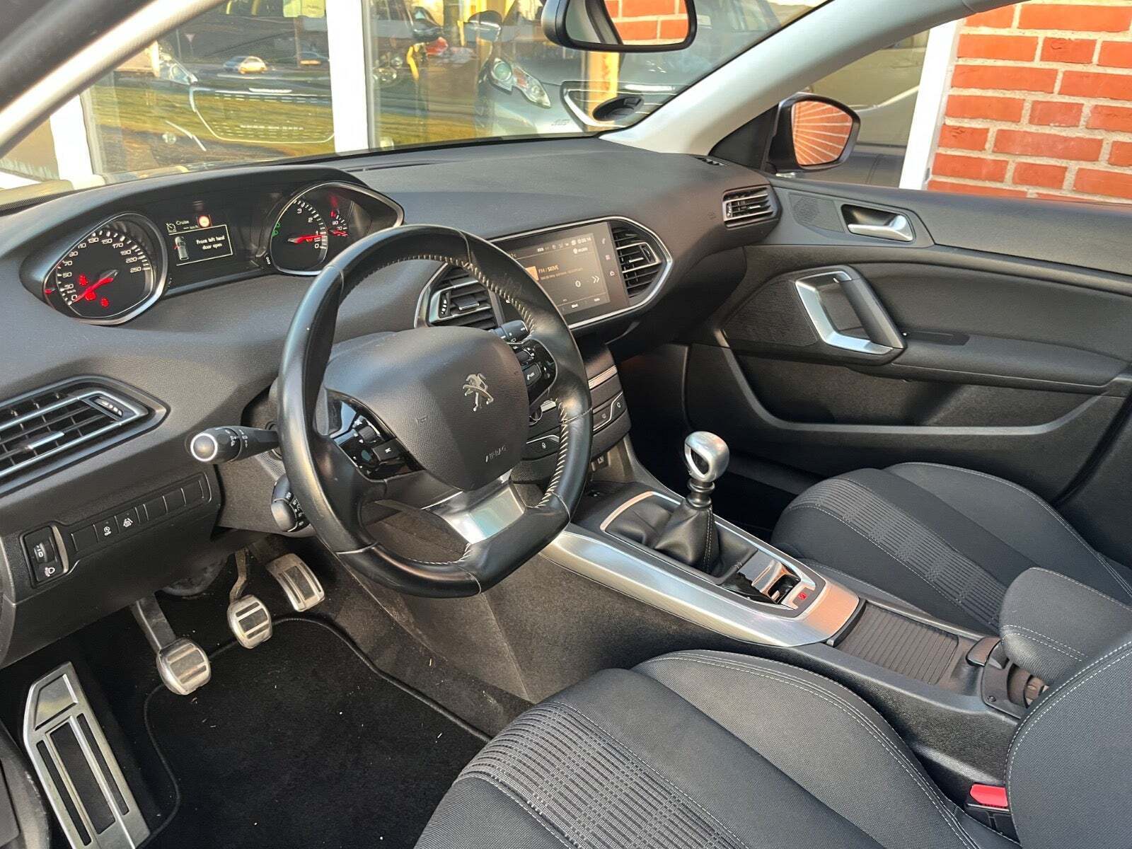 Peugeot 308 1,2 e-THP 130 Allure Sky