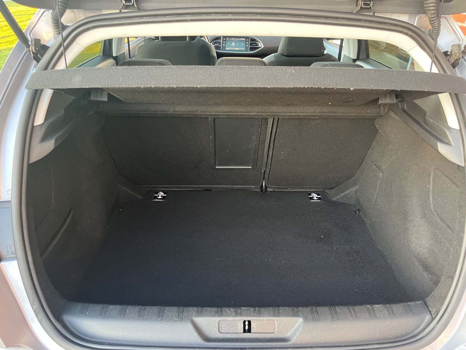 Sølv Peugeot 308 fra 2018