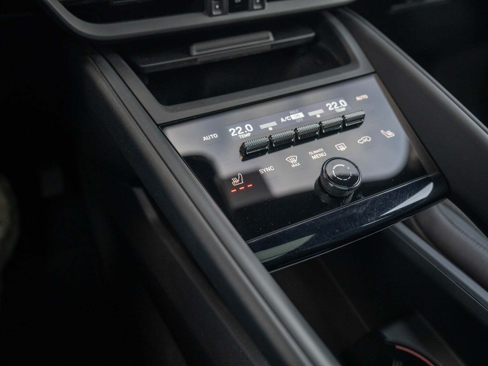 Sort Porsche Macan 4 fra 2024