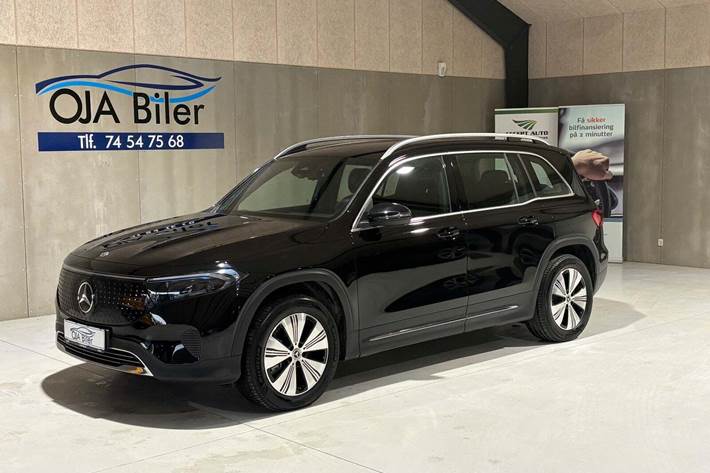 Sort Mercedes EQB250+ fra 2024 set udefra