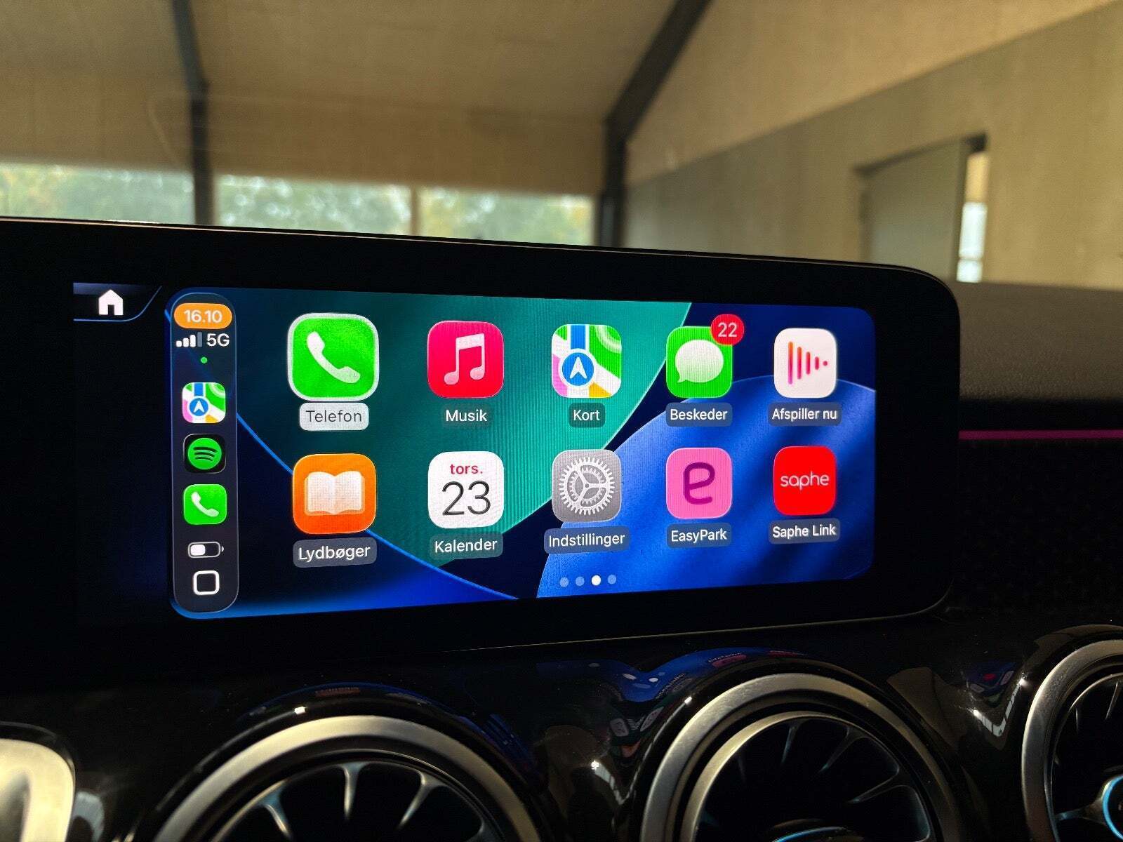 Sort Mercedes EQB250+ fra 2024