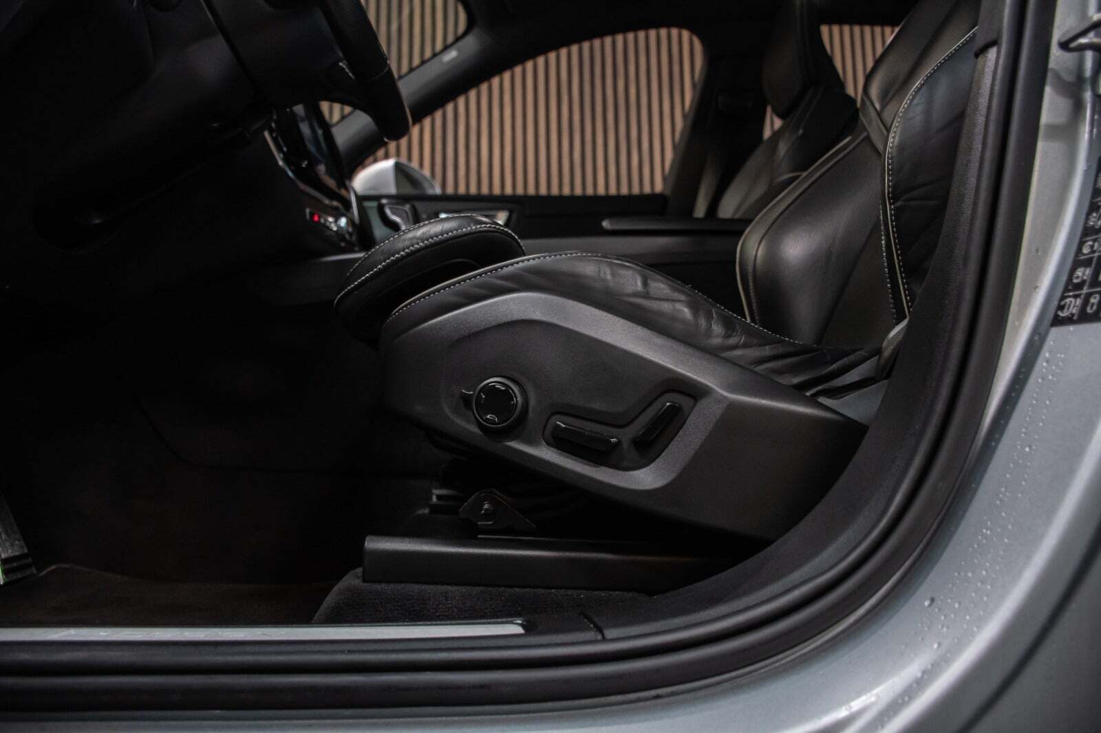 Volvo XC60 2,0 D5 235 R-Design aut. AWD