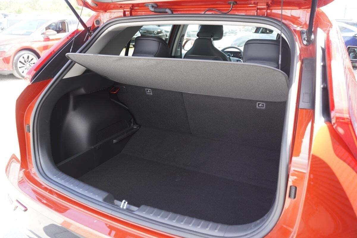 Orange Kia Niro fra 2023