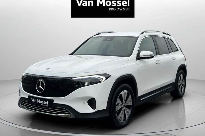 Hvid Mercedes EQB250+ fra 2024 set udefra
