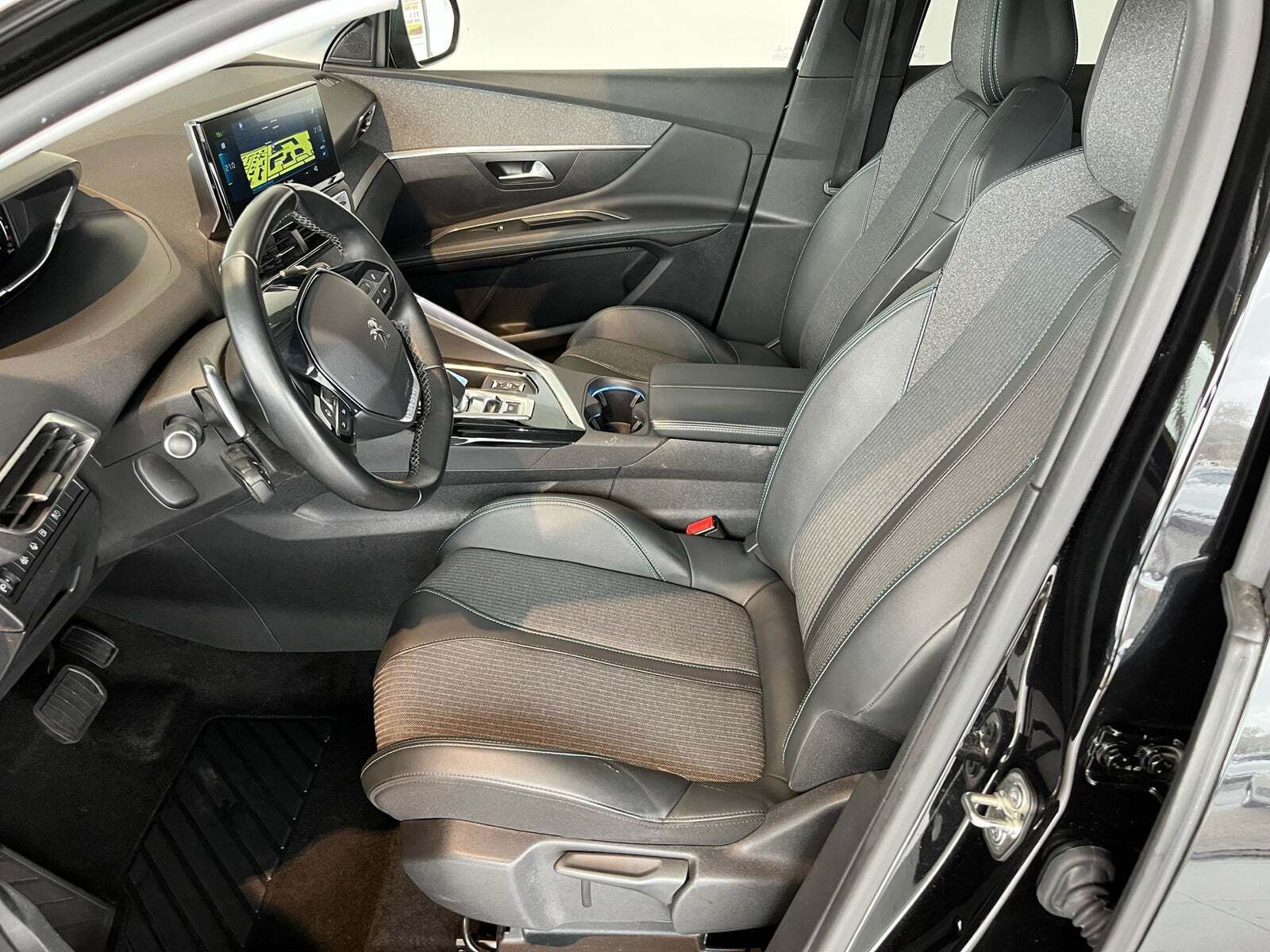 Peugeot 3008 1,6 Hybrid Allure LTD EAT8