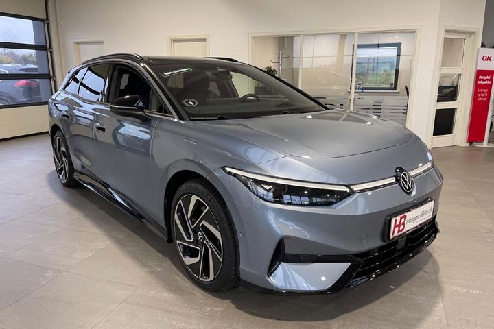 Blå VW ID.7 fra 2024 set udefra