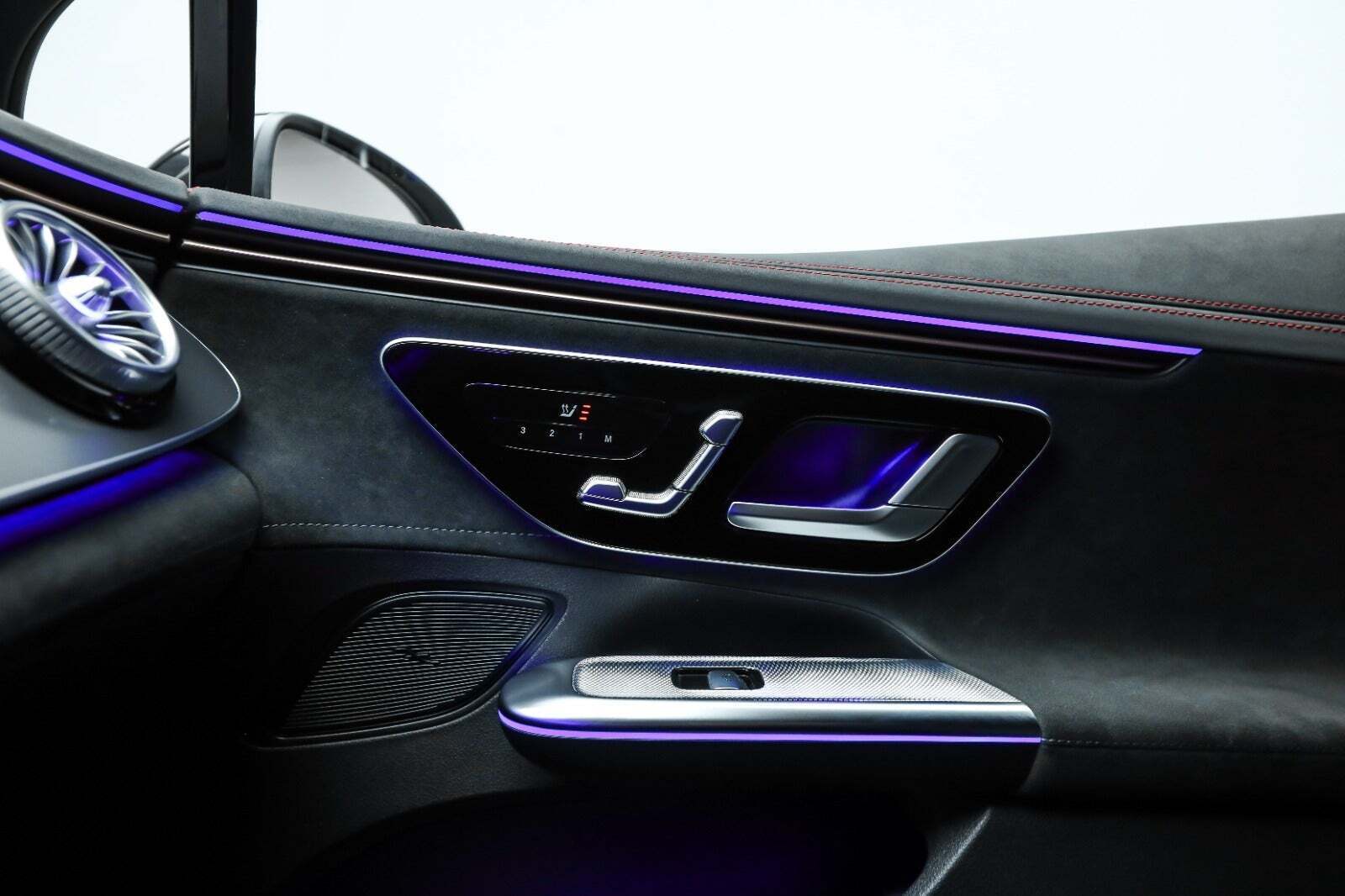 Grå Mercedes EQE350 fra 2024