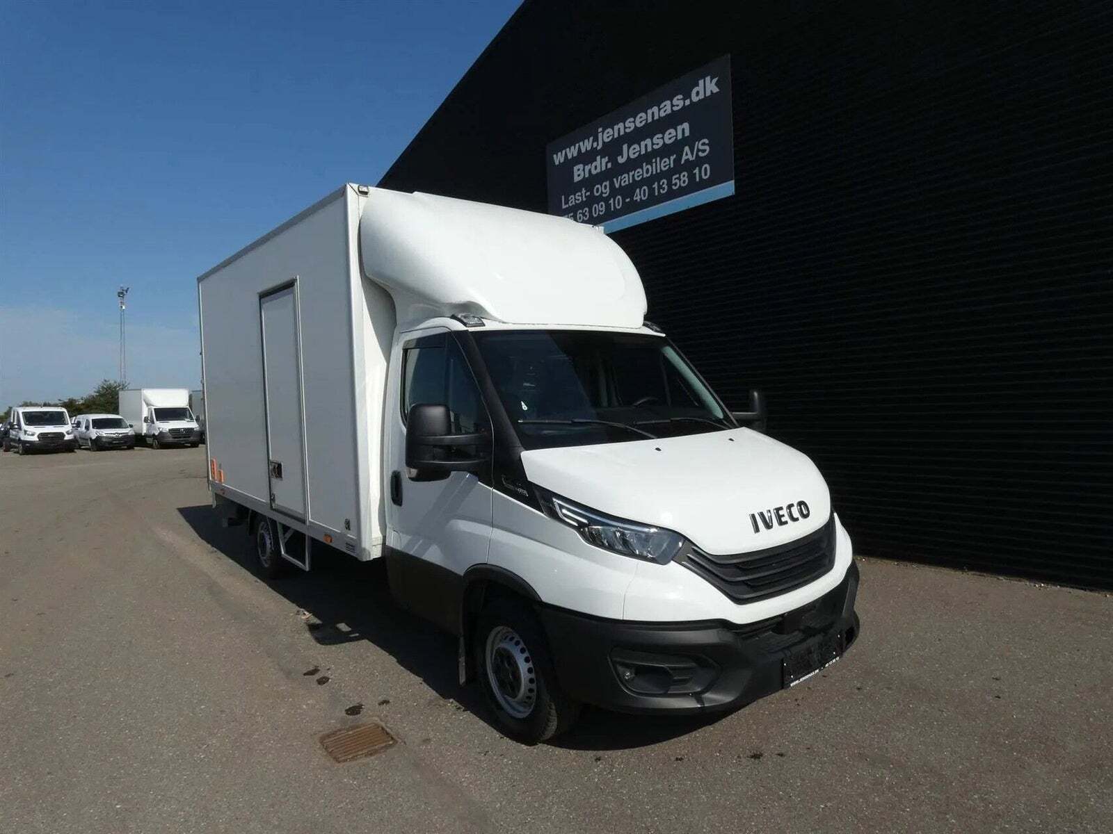 Iveco Daily 2,3 35S16 4100mm Box m/lift AG8