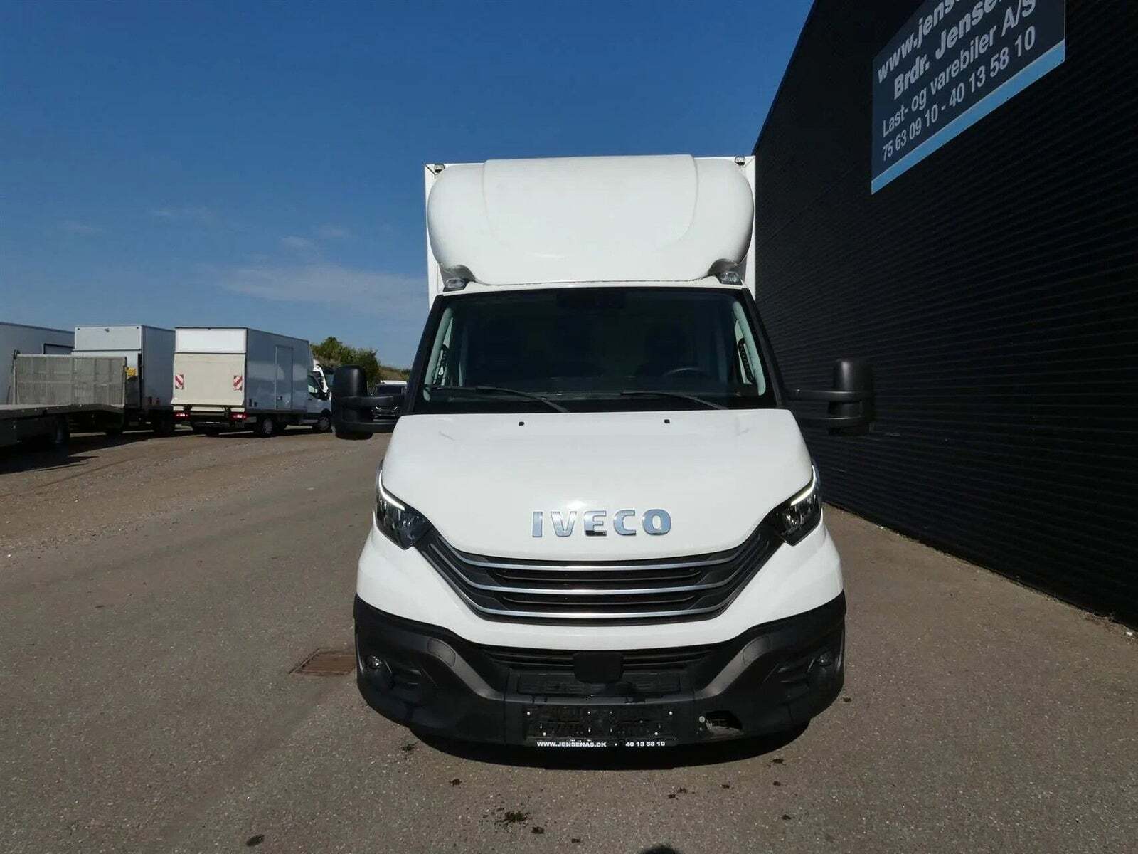 Iveco Daily 2,3 35S16 4100mm Box m/lift AG8