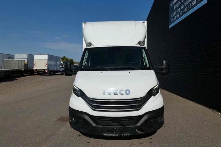 Hvid Iveco Daily fra 2023