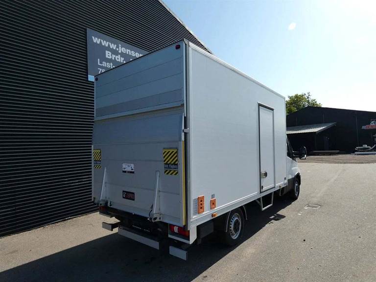 Iveco Daily 2,3 35S16 4100mm Box m/lift AG8